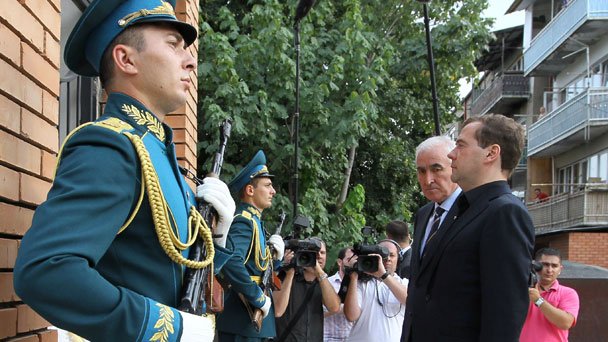 Председатель Правительства Российской Федерации Д.А.Медведев почтил память погибших во время первой грузино-осетинской войны 1989–1992 годов