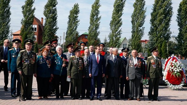 Возложение венка к Могиле Неизвестного Солдата Курской земли