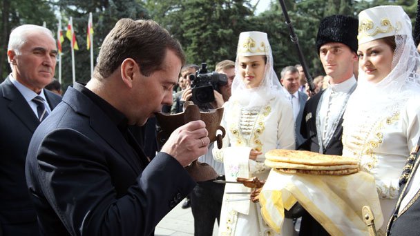 Председатель Правительства Российской Федерации Д.А.Медведев прибыл в Южную Осетию