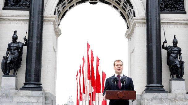 Председатель Правительства Д.А.Медведев принял участие в церемонии открытия Триумфальной арки в Москве